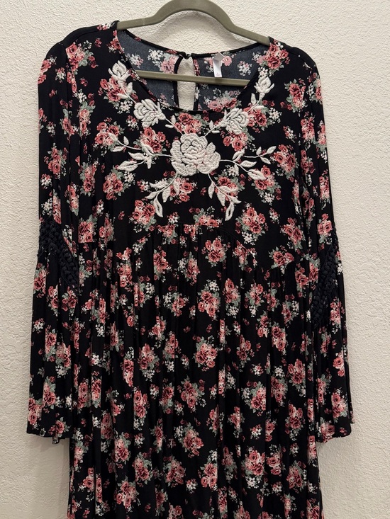 Xhilaration Dresses & Skirts - Xhilaration Floral Embroidered Bell Sleeve Dress Black Size Large